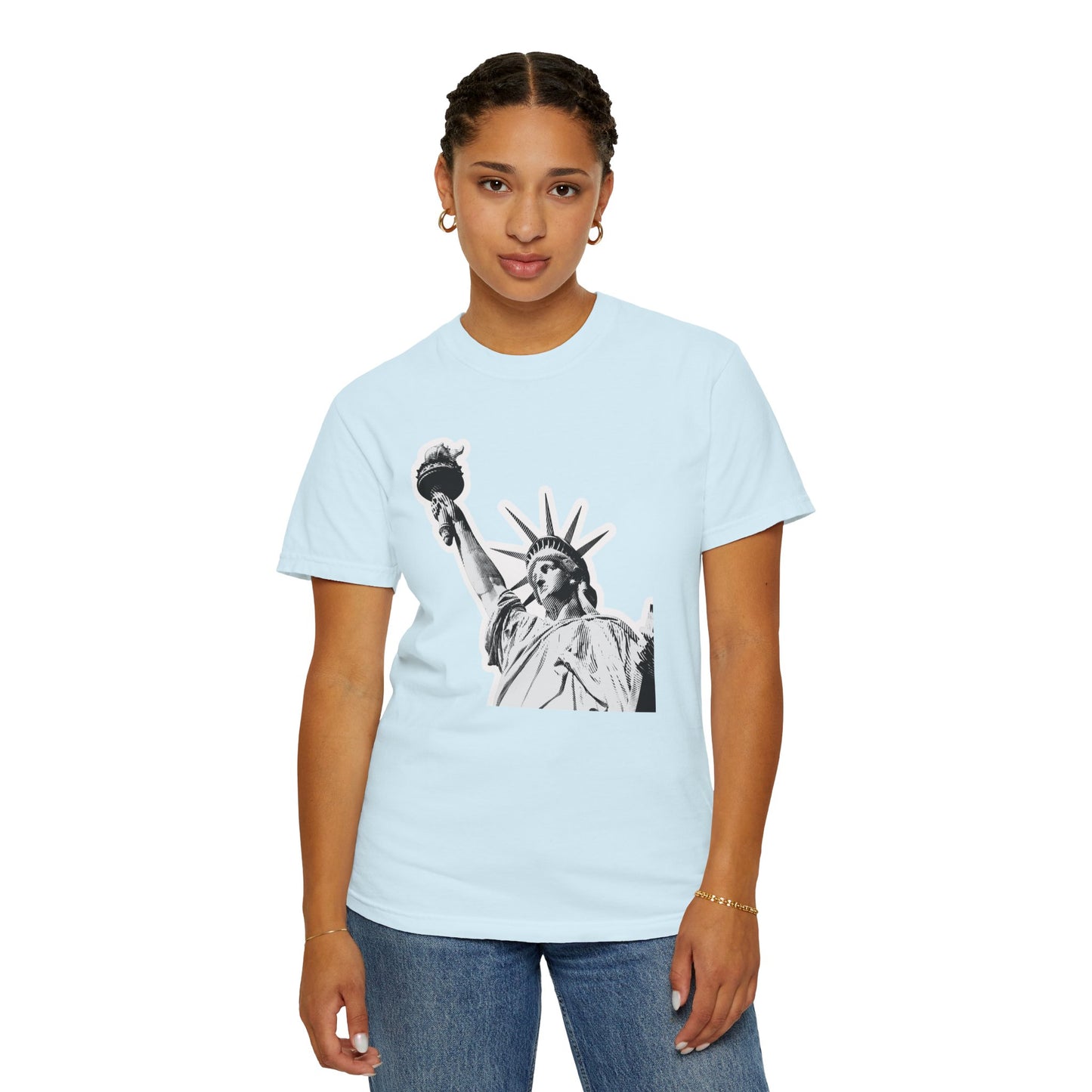 Statue of Liberty Graphic T-Shirt — Vintage Monochrome NYC Tee